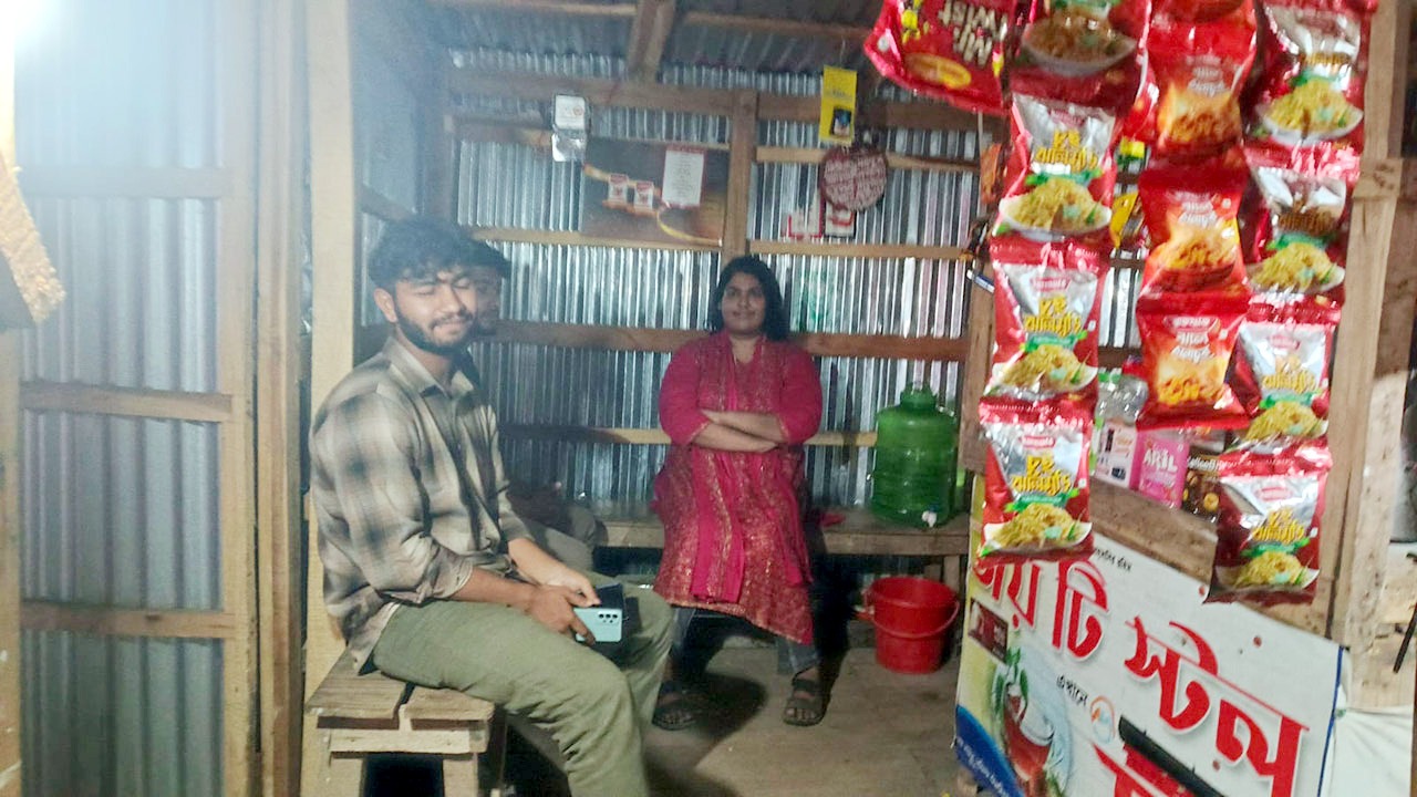 চা পান করতে গিয়ে নিষিদ্ধ সংগঠনের নেত্রী আটক