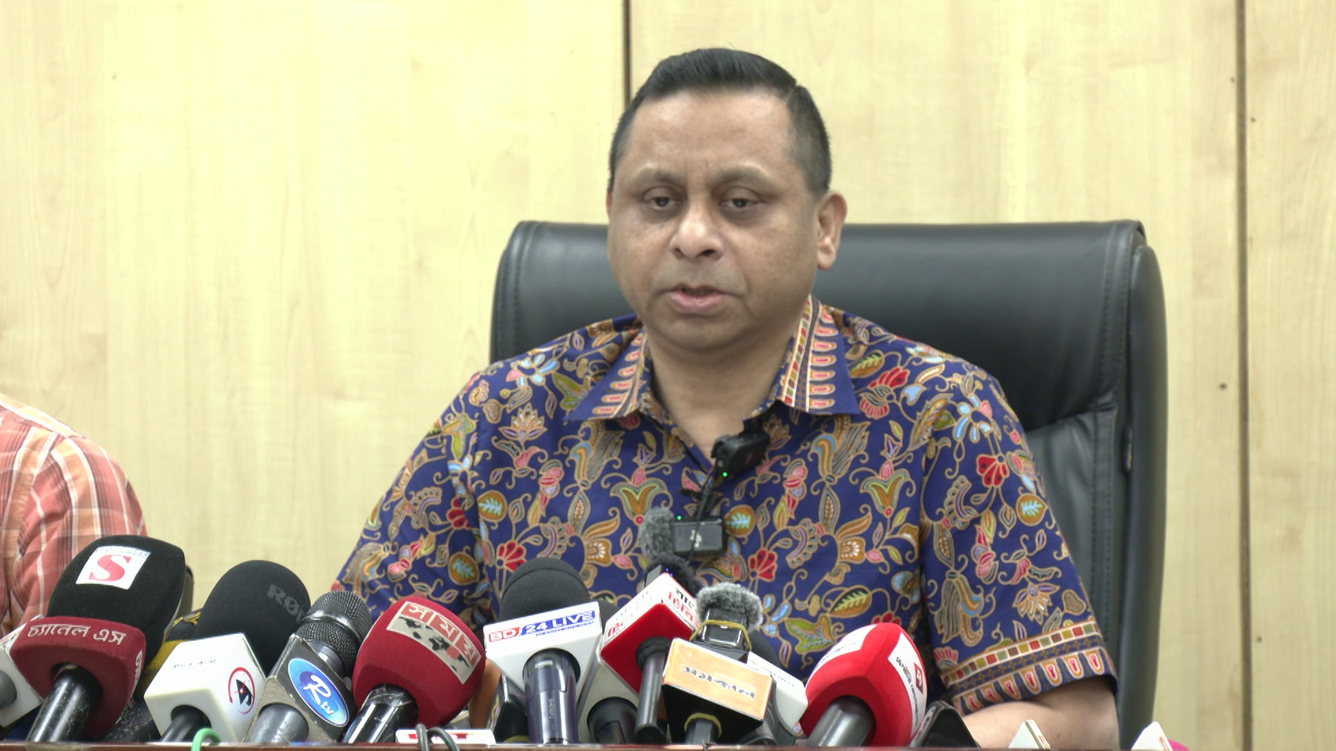 ডিবি প্রধানের পদ থেকে সরানো হলো রেজাউল করিম মল্লিককে