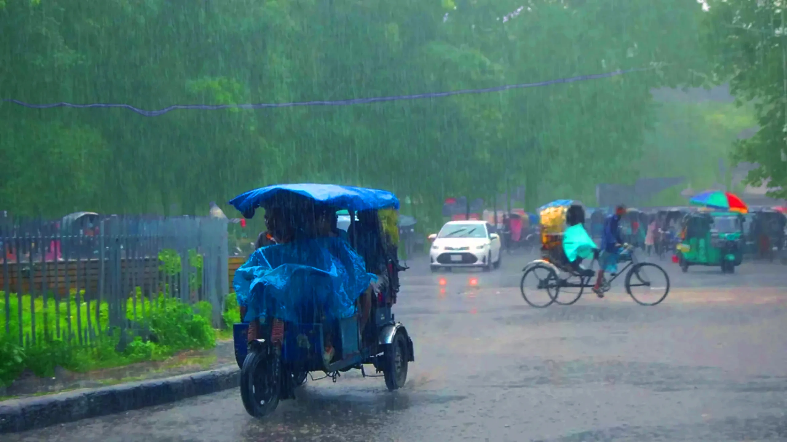 ঢাকাসহ দেশের বিভিন্ন অঞ্চলে বৃষ্টি, তাপপ্রবাহ কমে আসতে পারে