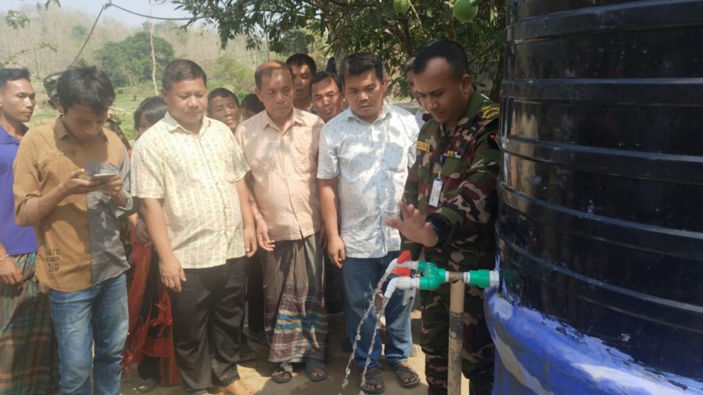 লংগদুতে সেনাবাহিনীর উদ্যোগে শতাধিক পাহাড়ি পরিবারের জন্য পানির ব্যবস্থা
