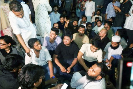 আওয়ামী লীগ নিষিদ্ধ না হওয়া পর্যন্ত শাহবাগ ছাড়বেন না আন্দোলনকারীরা - POTHEPRANTORE poth prantore news bangladesh