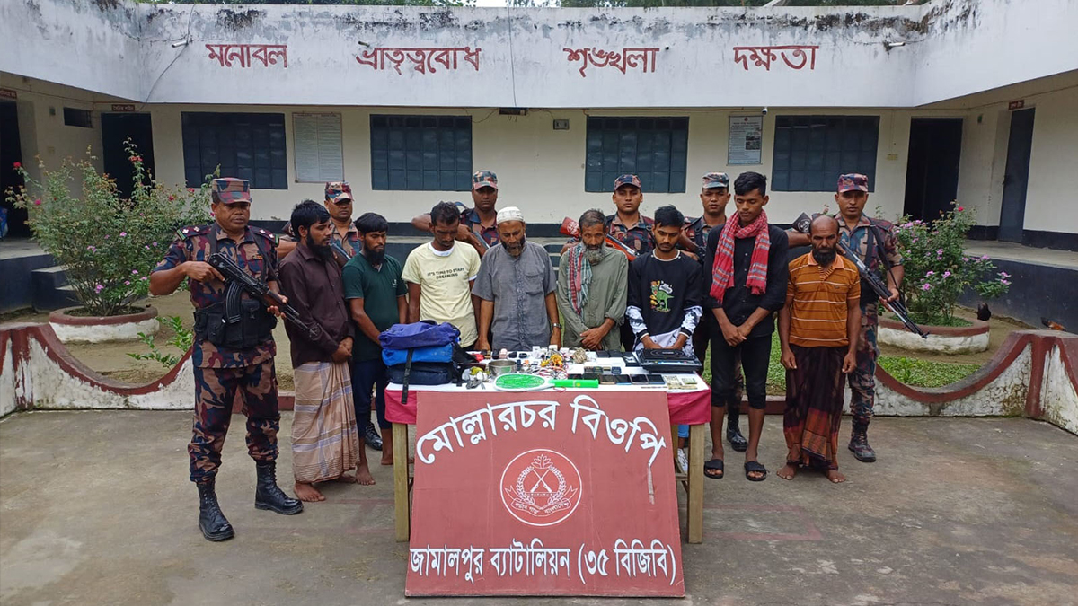 কুড়িগ্রাম-সীমান্তে-৮-বাংলাদেশিসহ-৪৪-জন-আটক-করেছে-বিজিবি-potheprantore-1.jpg