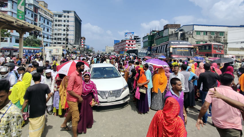 বেতন না পাওয়ায় টঙ্গীতে সড়ক অবরোধ পোশাকশ্রমিকদের-potheprantore-samiuddin-sakin news dailypotheprantore
